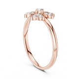 0.15 טבעת בצורת עלי תלתן ולב במרכז עם יהלומים עגולים טבעי סה״כ קראט