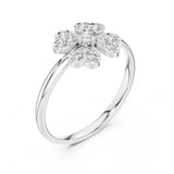 0.15 טבעת בצורת עלי תלתן ולב במרכז עם יהלומים עגולים טבעי סה״כ קראט