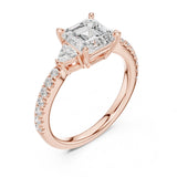 טבעת יוקרתית עם יהלום בחיתוך אשר, במשקל סה״כ קראט יהלומים 2.0