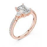 טבעת יוקרתית עם יהלום בחיתוך אמרלד, במשקל סה״כ קראט יהלומים 2.0