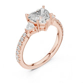 טבעת יוקרתית עם יהלום טבעי בחיתוך לב, במשקל סה״כ קראט יהלומים 2.0