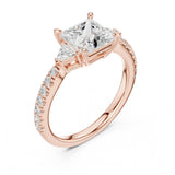 2.0 טבעת עם יהלום מרכזי בליטוש פרינסס במשקל סה״כ קראט יהלומים