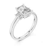 (1.80-3.00ct) טבעת זהב עם שלושה יהלומים ממעבדה בגזרת אמרלד