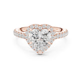 טבעת עם יהלום מרכזי בליטוש לב במשקל יהלומים 2.00 קראט