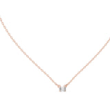 תליון עדין בעיצוב מודרני עם יהלום בצורת אמרלד במשקל 0.25 קראט כולל שרשרת זהב