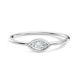 טבעת קלאסית ועדינה עם יהלום טבעי מרקיז בשיבוץ בזל 0.10 קראט