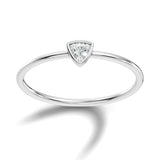 טבעת קלאסית ועדינה עם יהלום טבעי טריליון בשיבוץ בזל 0.10 קראט