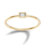 טבעת קלאסית ועדינה עם יהלום טבעי אמרלד בשיבוץ בזל 0.10 קראט