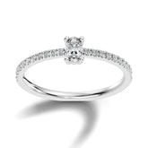 טבעת עם יהלום מרכזי בחיתוך אובאל משקל יהלומים 0.30 קראט