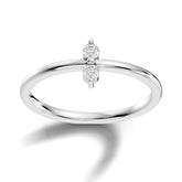 טבעת עם שני יהלומים עגולים במרכז במשקל יהלומים 0.10 קראט